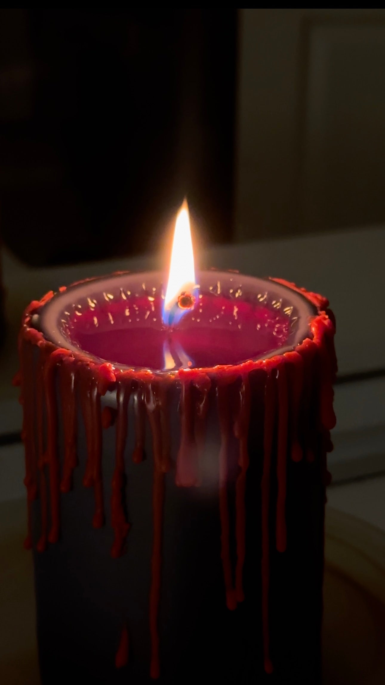 BLEEDING PILLAR CANDLE