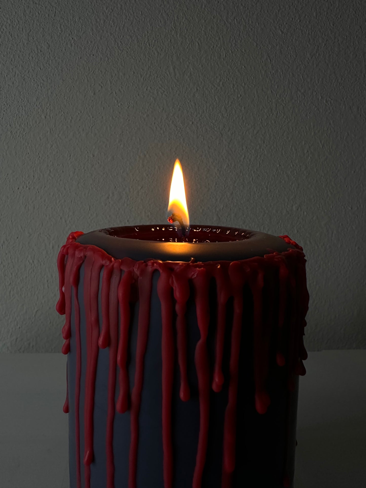 BLEEDING PILLAR CANDLE